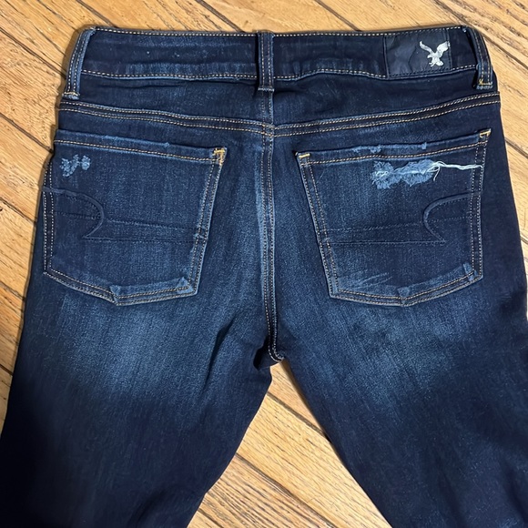 American Eagle Dark Wash Destructed Stretch Jeggings sz 2 Short Like New - Picture 5 of 8